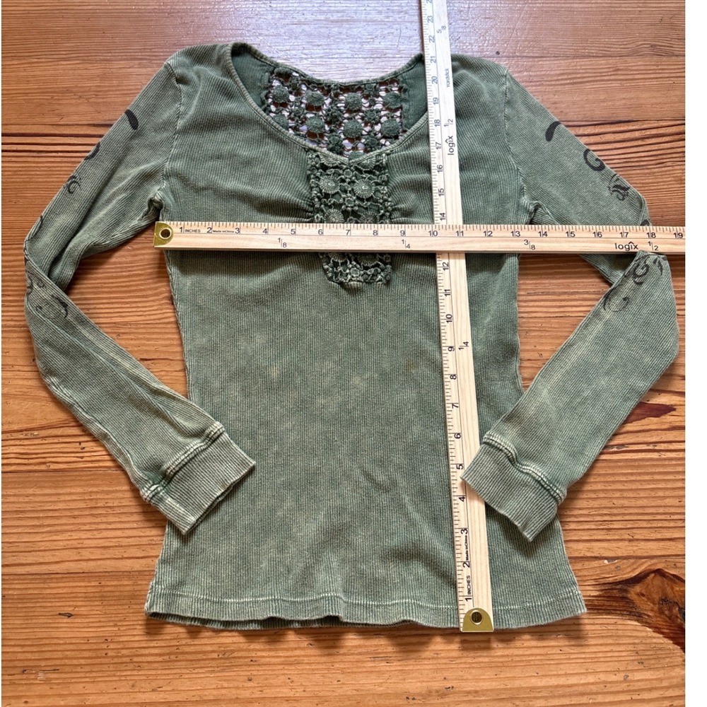 One World Thermal Top Women Green Crochet Boho Graphic Sleeve SIZE PM - Picture 4 of 7